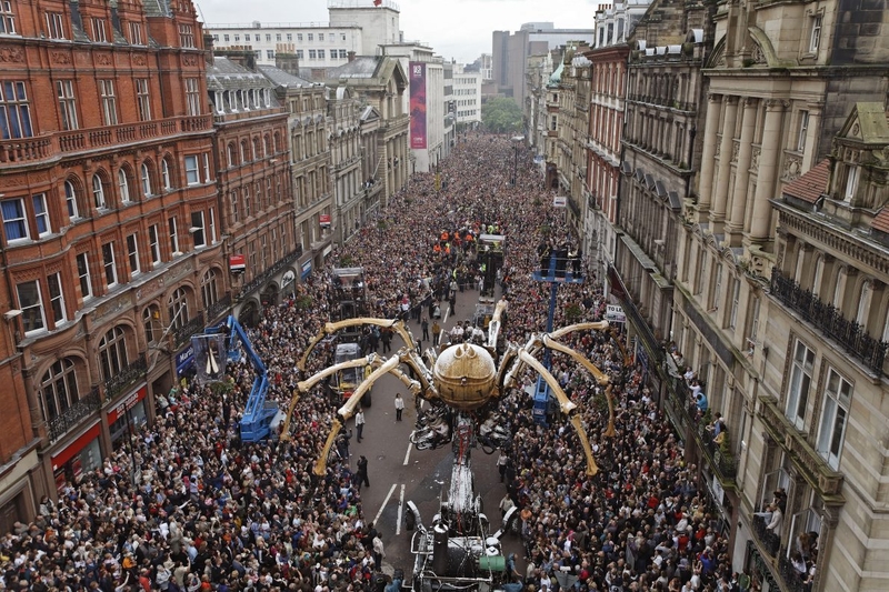 Liverpool Tens Of Thousands Watch A Giant Spider In Culture Year