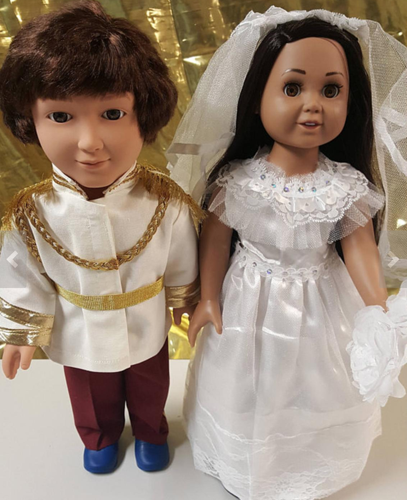 2018 05 17 Harry And Meghan Dolls